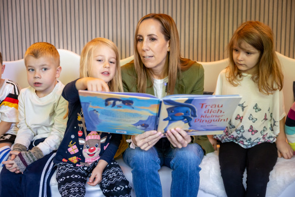 Landtagspräsidentin liest Kindern vor