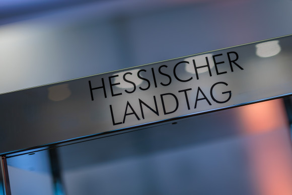 Hessischer Landtag silberner Schriftzuug