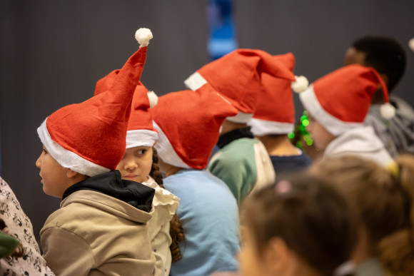 Nikolaus Grundschule Schelmengraben Mützen