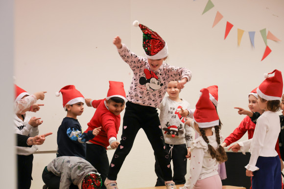 Nikolaus Grundschule Schelmengraben Tanz