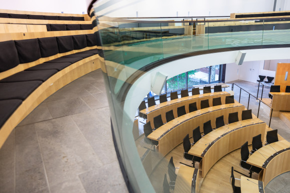 Hessischer Landtag leerer Plenarsaal