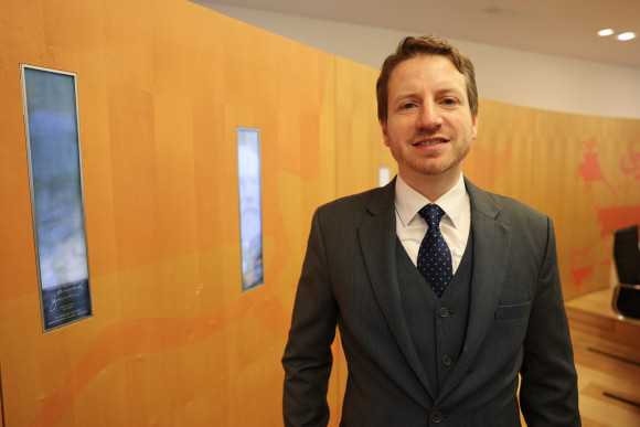 Prof. Sebastian Herrmann von der Hochschule RheinMain 