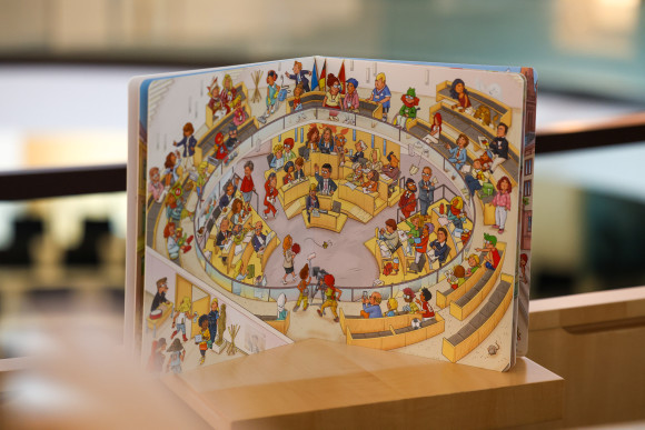 Wimmelbuch Plenarsaal