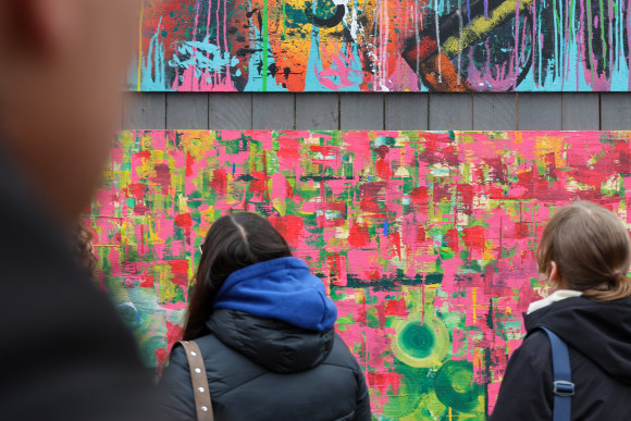 Kunstaktion Schlossplatz Holzplatten