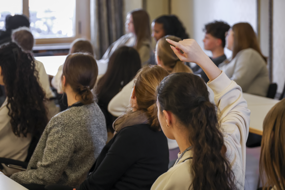 Fragerunde mit Jugendlichen aus dem Seminar „Im Zentrum der Landespolitik“