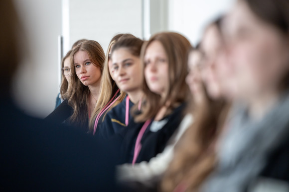 Gesprächsrunde mit den Teilnehmerinnen des Seminars „Mädchen im Landtag“