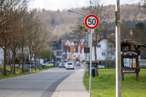 Petitionsausschuss Ortstermin Wiebelsbach Straßenschild