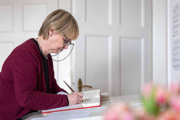 Kalligrafin für das Gästebuch Kloos-Rau