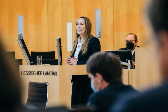 Astrid Wallmann bei einer Rede im hessischen Landtag.