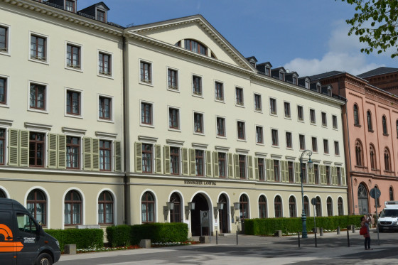 Das Kavalierhaus vom Schlossplatz aus.