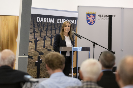 Landtagspräsidentin am Rednerpult