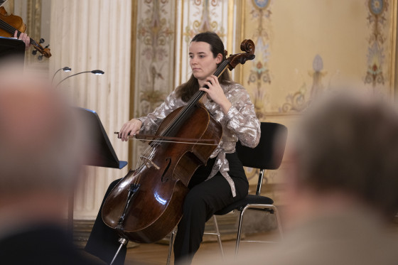 Kontrabass Spielende 