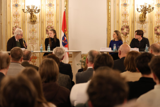 Diskussionsrunde vor Zuschauern