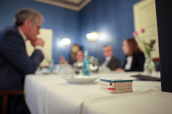 Landtagspräsident Hering und Landtagspräsidentin Wallmann im Tischgespräch