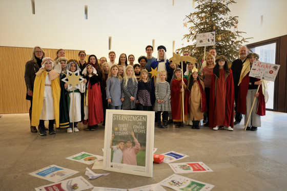 Gruppenbild mit Sternsingern