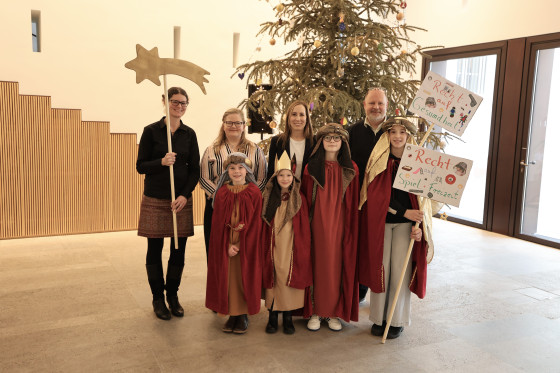 Gruppenbild mit Sternsingern