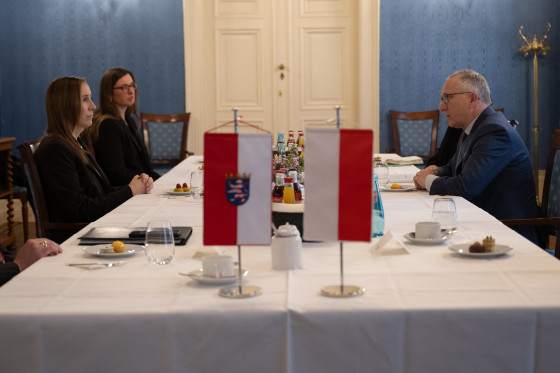 Gespräch am Tisch