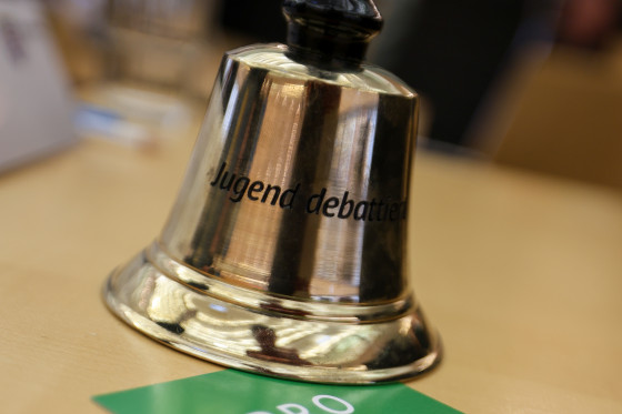 Glocke mit Aufschrift Jugend debattiert