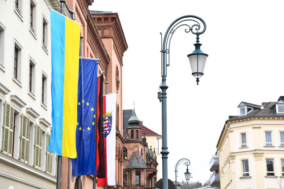 Ukraine Beflaggung vor dem Kavalierhaus