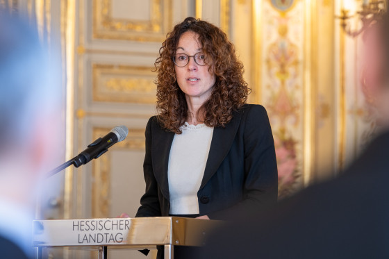 Vizepräsidentin Angela Dorn begrüßt zur Eröffnung der Woche der christlich-jüdischen Zusammenarbeit.