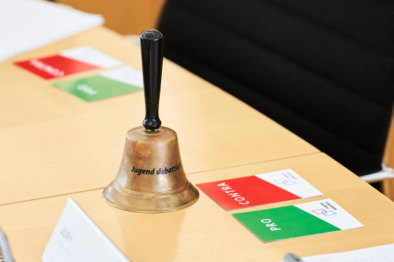 Glocke auf Tisch