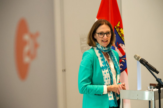 Bettina Schausten am Rednerpult