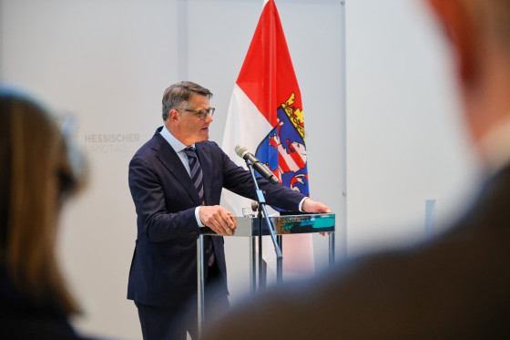 Ministerpräsident Boris Rhein am Rednerpult