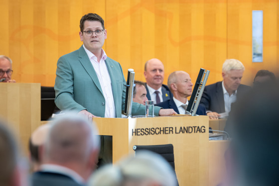 Bürgermeister von Bad Vilbel am Rednerpult