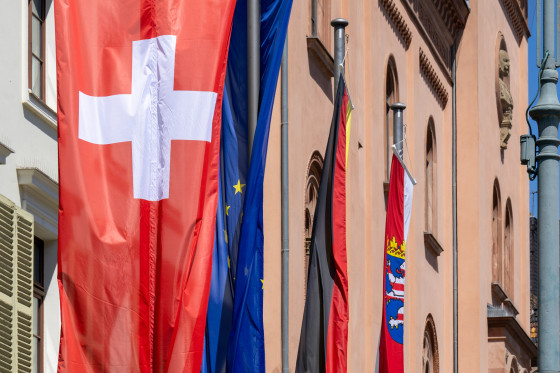 Fahnen vor dem Kavalierhaus