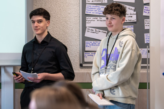 Schüler nehmen an einem Seminar teil