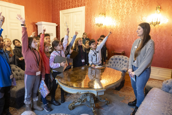 Kinder im Präsidentenzimmer