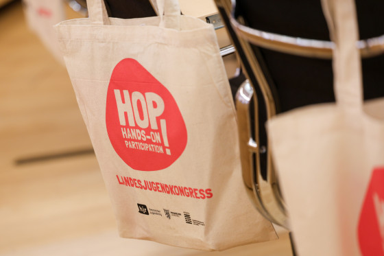 HOP Jugend hakt nach Tasche