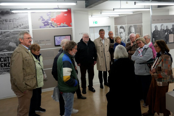 Besucher in der Ausstellung Point Alpha
