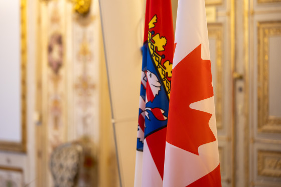 Fahnen Hessen und Kanada