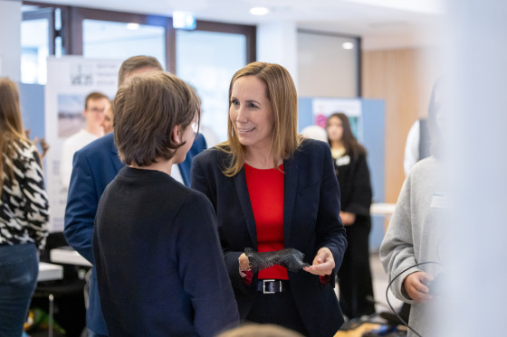 MINT-Messe 2025 Wallmann mit Schüler