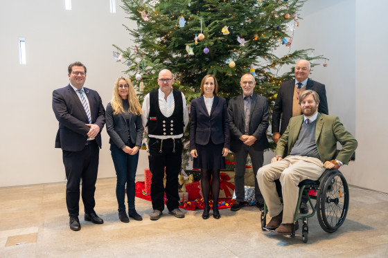 Weihnachtsbaum 2025 Gruppenbild