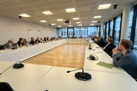 Gespräch im Sitzungsraum