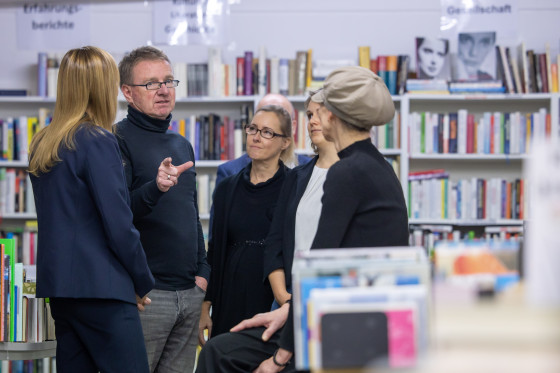 Tag des Ehrenamts Bücherbasar Mitarbeitende