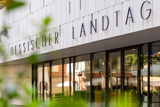 Hessischer Landtag Blätterrauschen