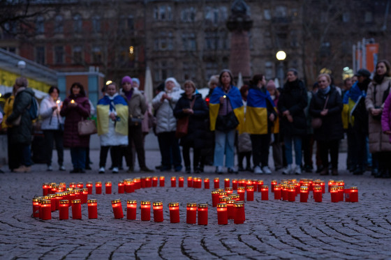 Vier Jahre Krieg gegen die Ukraine Solidaritätskundgebung Kerzen
