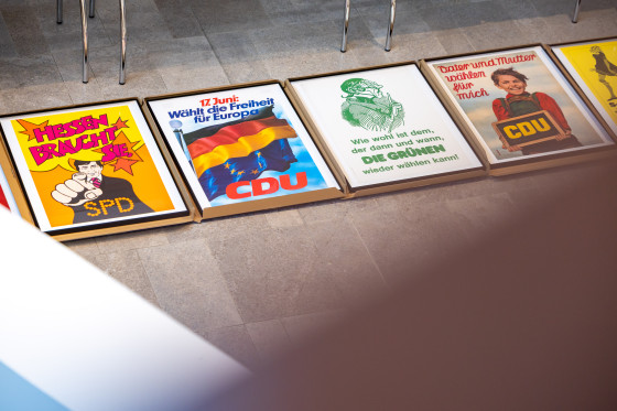 Plakatausstellung UNTER DRUCK Aufbau