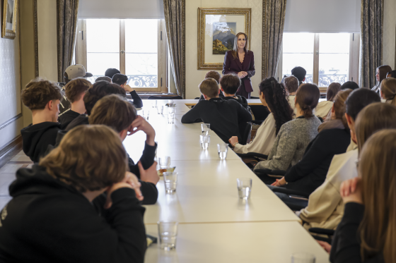Fragerunde mit Jugendlichen aus dem Seminar „Im Zentrum der Landespolitik“