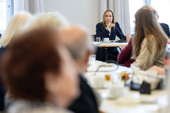 Holocaust-Überlebende im Gespräch mit der Landtagspräsidentin