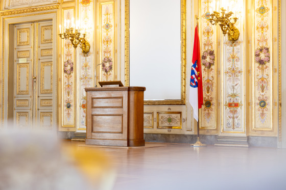 Historisches Rednerpult