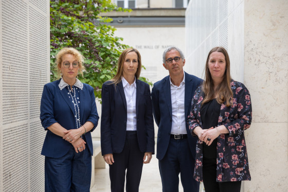Gruppenbild vor dem Mémorial de la Shoah