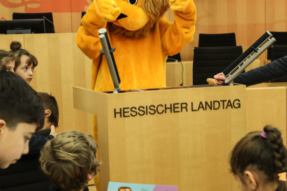 Leo am Redepult