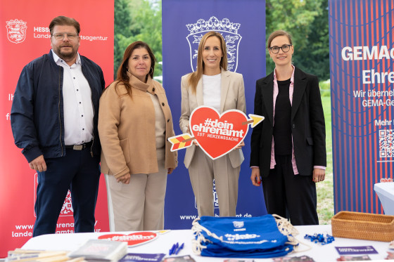 Astrid Wallmann am Stand der Ehrenamtsagentur des Landes Hessen
