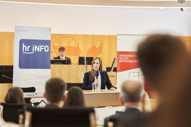 Landtagspräsidentin Astrid Wallmann eröffnet das Landesfinale von "Jugend debattiert".