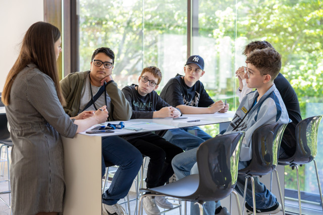 Petitionsplanspiel: Schülerinnen und Schüler im Gespräch